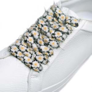 Cordones Planos Estampados Flores Blanco Negro