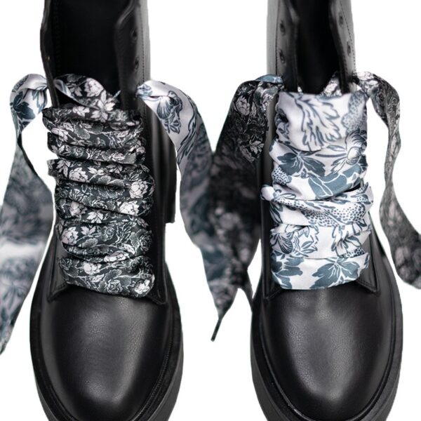 Cordones Planos Estampados Raso Flores Negras
